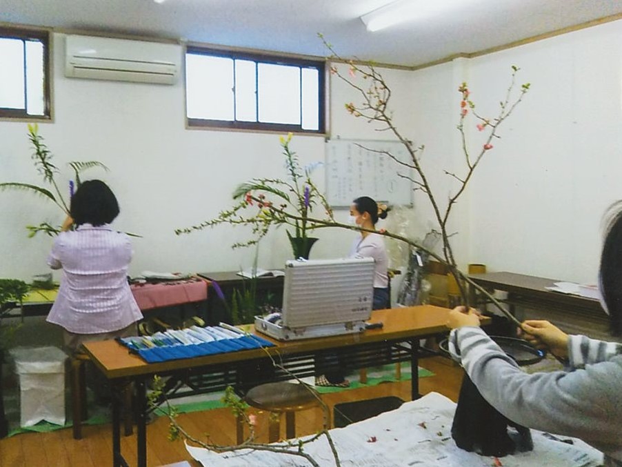 冨尾菊世　池坊いけばな教室	