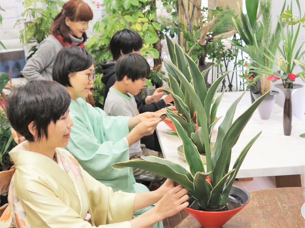 花かたにしフラワーデザイン教室　　　　　　　　　　池坊いけばな＊網野School