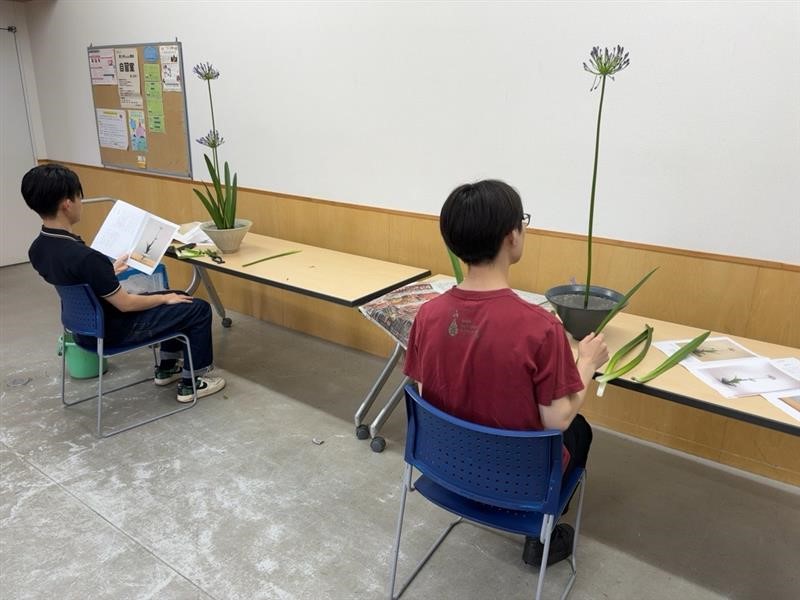華道愛好会レッスン風景