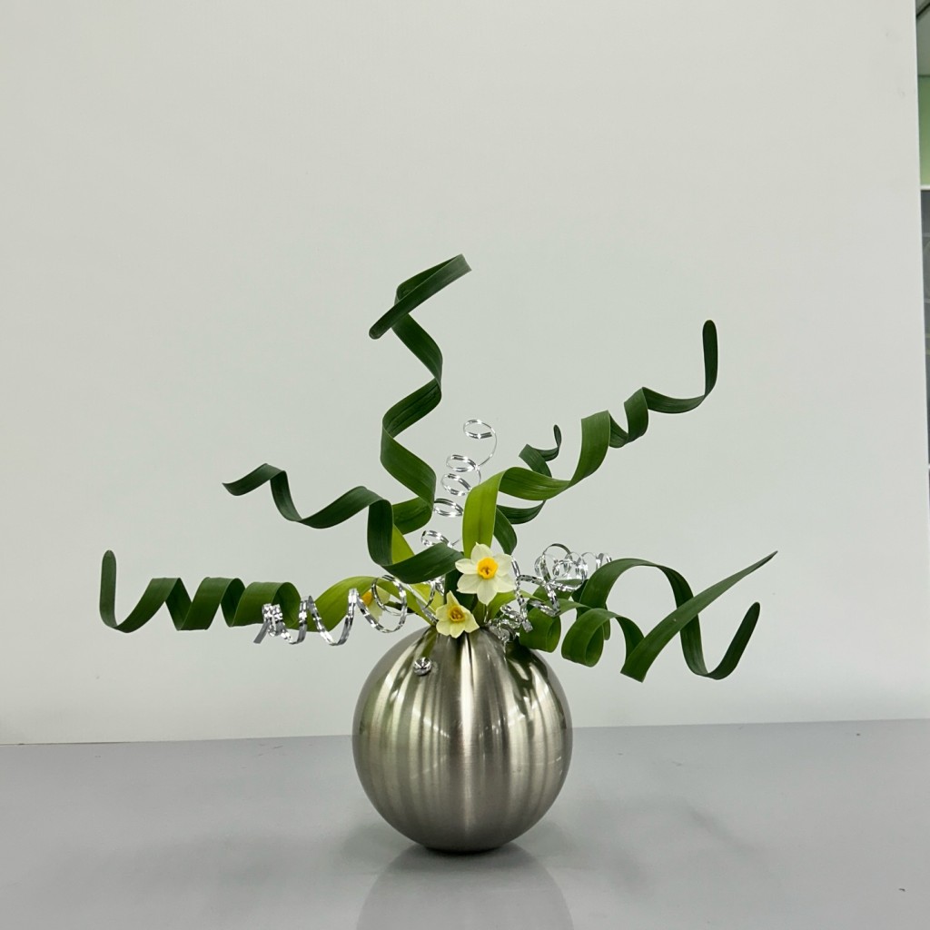 水仙で広がる自由花表現|旧七夕会2025作品の応用編・池坊中央研修学院 冬期講習