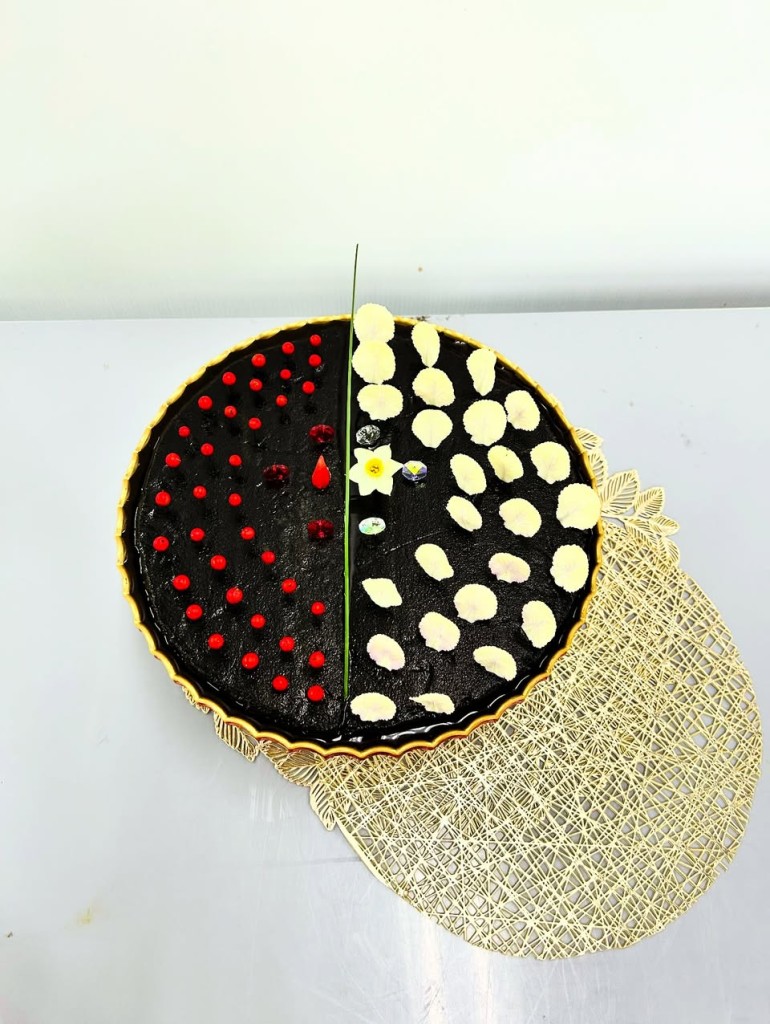 自由花で表現するお正月|池坊中央研修学院 冬期講習・佐々木康人先生クラス 1作目